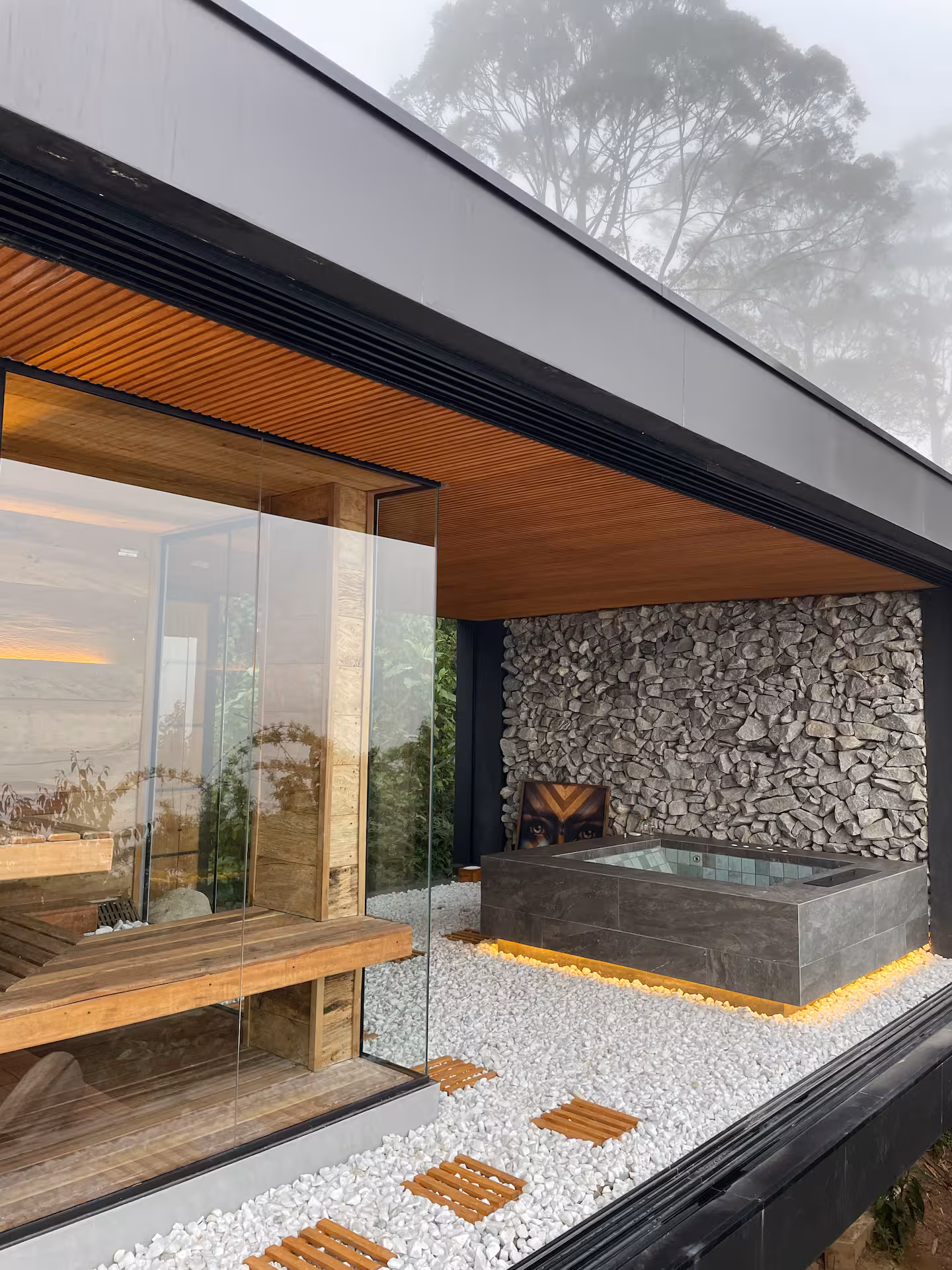Sauna e hidromassagem integradas à área de spa